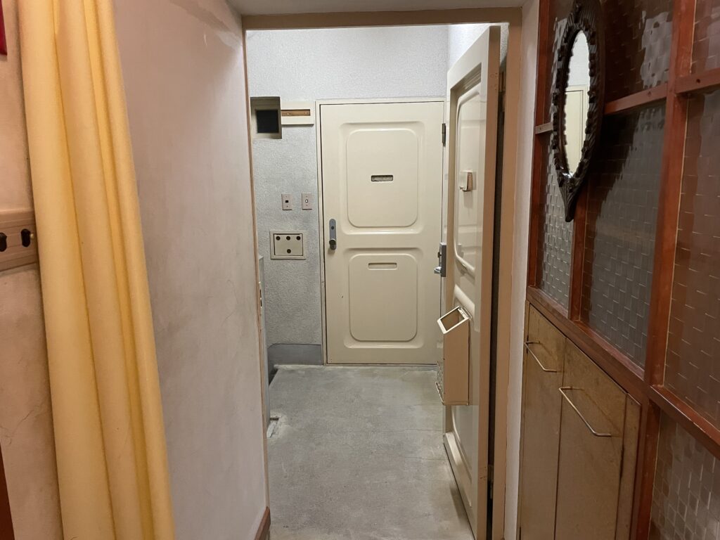 Прихожая гэнкан в квартире японского данти