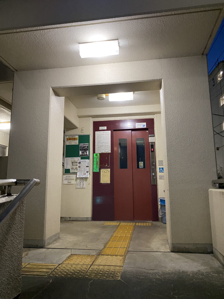 Лифт в жилом комплексе Такасимадайра